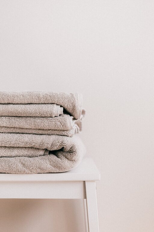 How to Create a Minimalist Bathroom Setup for a Clean, Calm Space